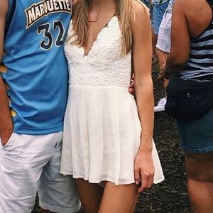 Lulu’s Cream Cross-Back Lace Romper